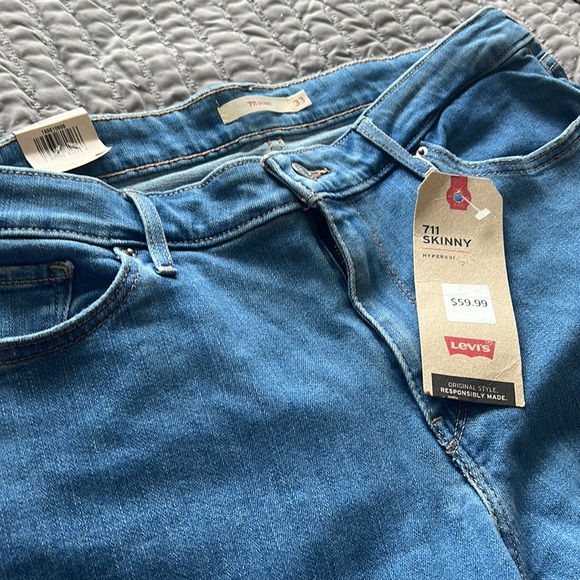 Levi’s 711 Skinny Medium Wash Stretchy Jean with Raw Hem in Women’s Size 16 - Picture 7 of 8